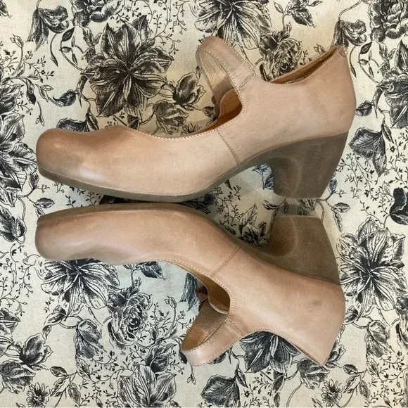 PORTOFINO Sz 41 Heeled Sandal With  Velcro Closure Adorned with Flower - Picture 4 of 16